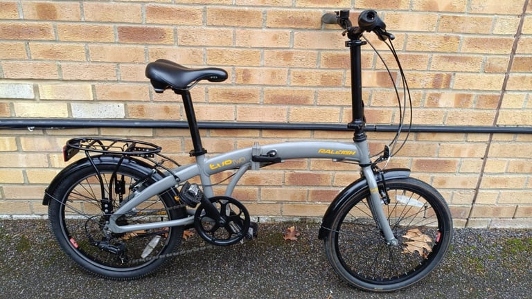 Raleigh Folding Bike in good condition with a comfort saddle, mudguards, rear pannier rack
