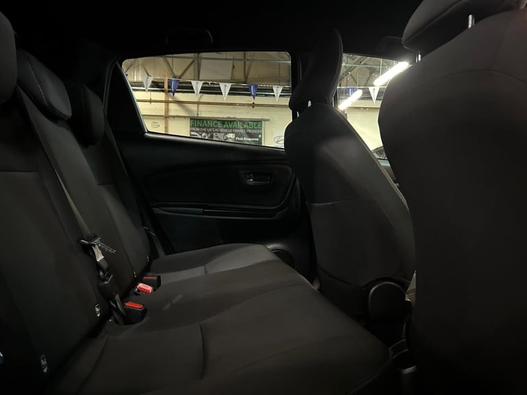 2018 Toyota Yaris 1.5 VVT-i Grey Bi-Tone Euro 6 5dr HATCHBACK Petrol Manual