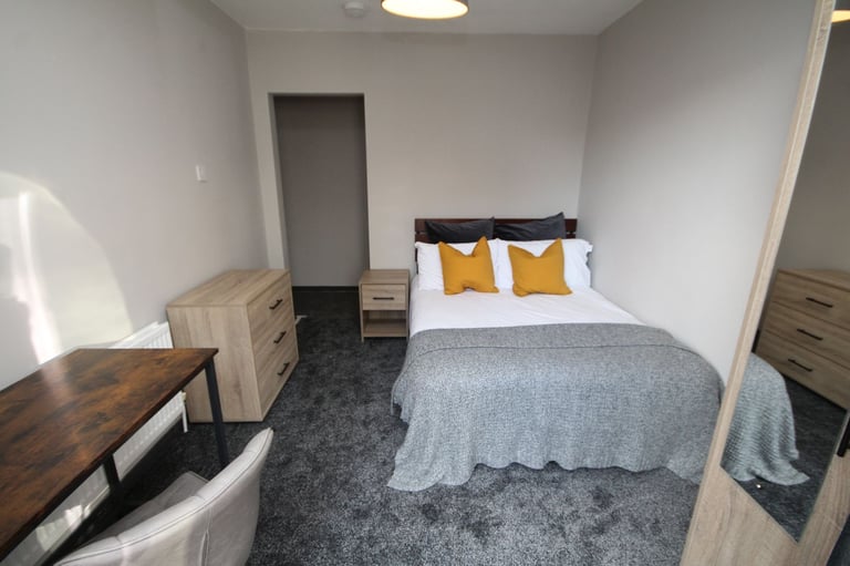 Recently refurbished room, close to Motorway and Prodrive/Hello Fresh