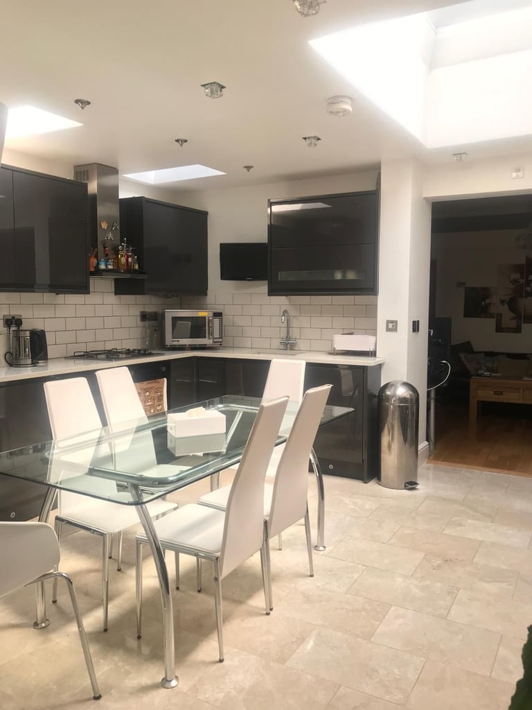 Bright Furnished Double Room in Abbey Wood.