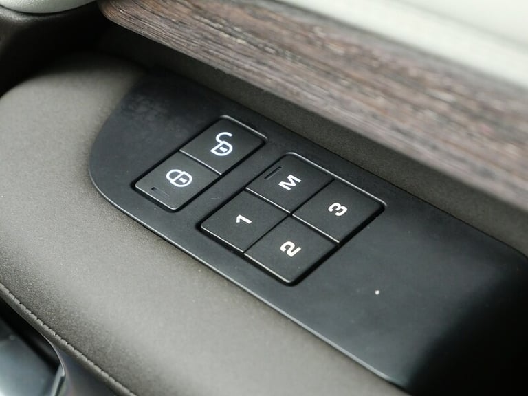 2017 Land Rover Discovery 3.0 TD6 HSE 5dr Auto ESTATE DIESEL Automatic