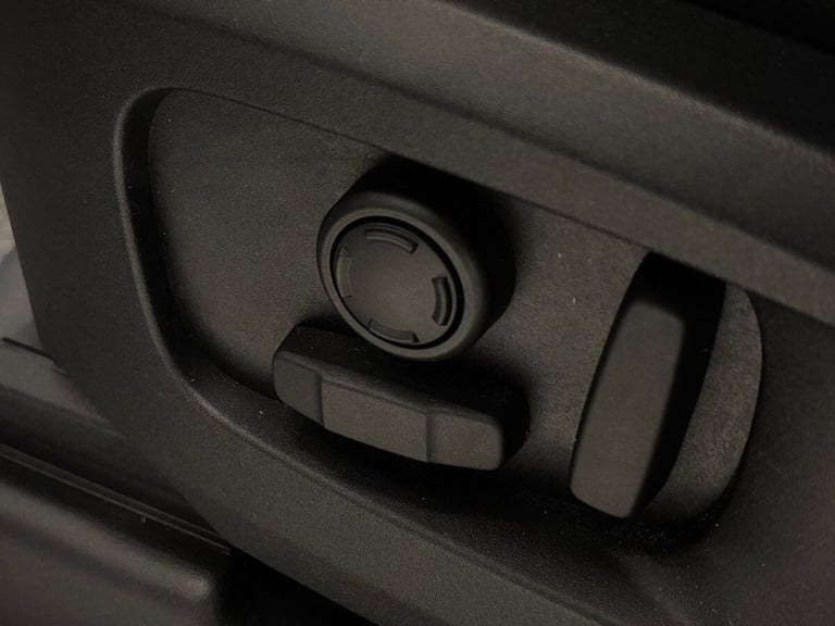 2023 Land Rover Defender 3.0 D250 MHEV SE Hard Top SUV 5dr Diesel Auto 4WD MWB Euro 6 (s/s) (250 ...