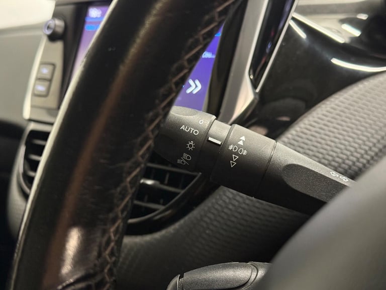 2017 Peugeot 208 1.2 Puretech Allure PETROL/MANUAL/5-DR