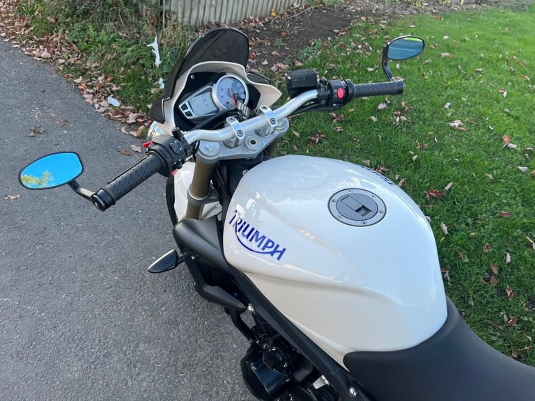 TRIUMPH STREET TRIPLE 675, 2010(10), 10,825 MILES, FSH, EXTRAS, SUPERB, £3695