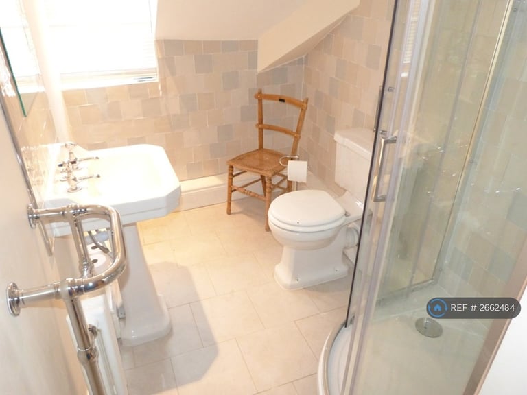 3 bedroom flat in Cheltenham Crescent, Harrogate, HG1 (3 bed) (#2662484)