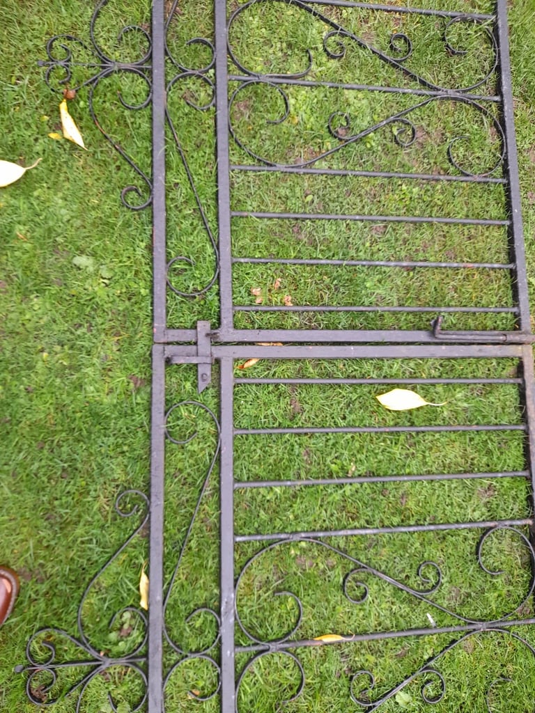 Metal  gates 