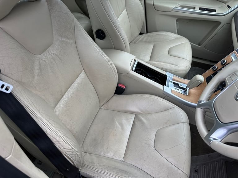 2009 Volvo XC60 2.4 D5 SE Lux SUV 5dr Diesel Geartronic AWD Euro 4 (205 ps) ESTATE Diesel Automatic