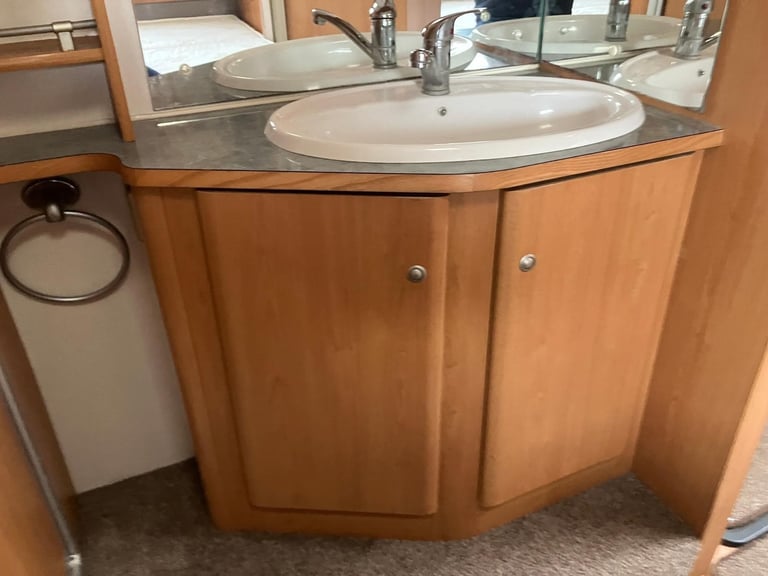 Lunar Fivestar Motorhome Fixed Bed 4 Berth 06’ Renault DCI 120 LWB