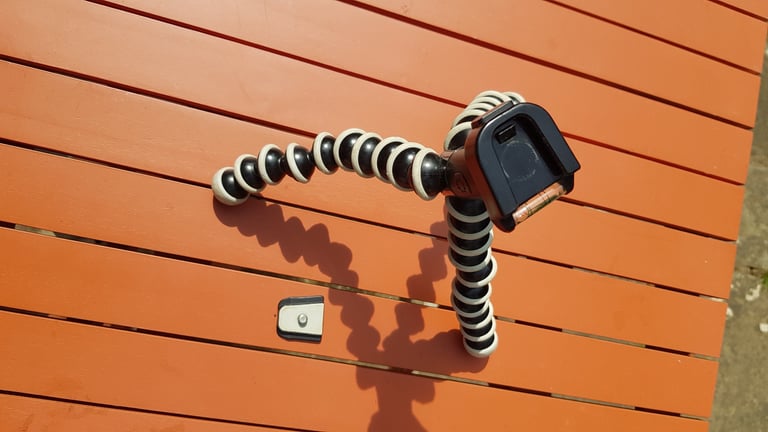 Gorilla style mini tripod for DSLR and Mirrorless cameras