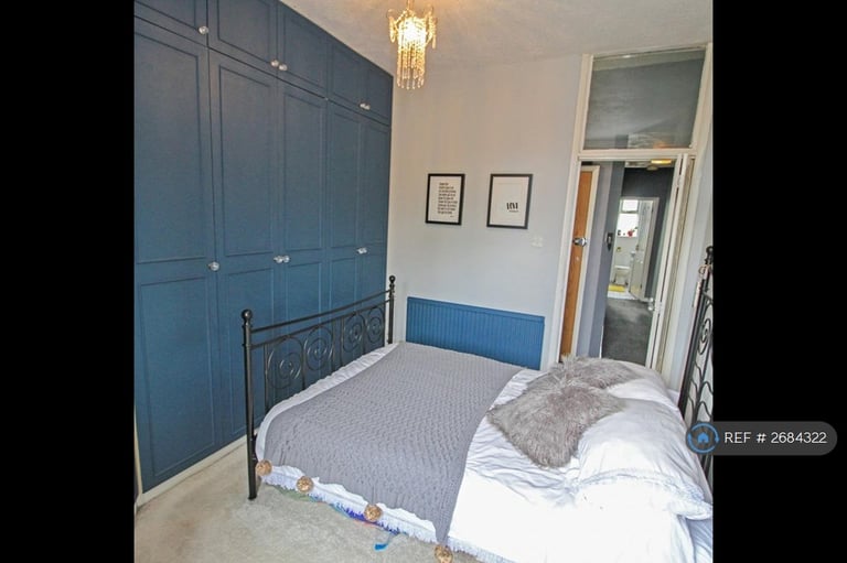 1 bedroom flat in Station Road, Westcliff-On-Sea, SS0 (1 bed) (#2684322)