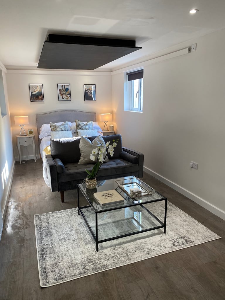 Self Contained Annexe in Cobham 