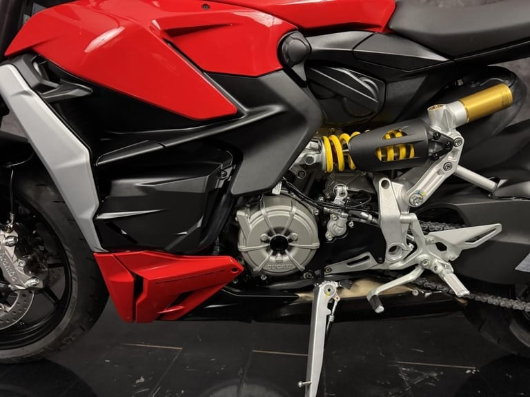 DUCATI STREETFIGHTER V2 2023