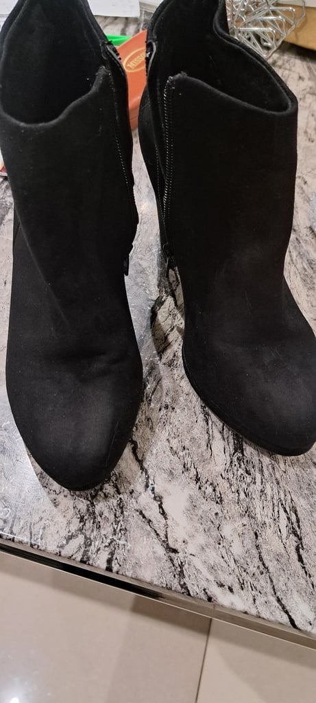 New look black boots size 6 wide fitting 