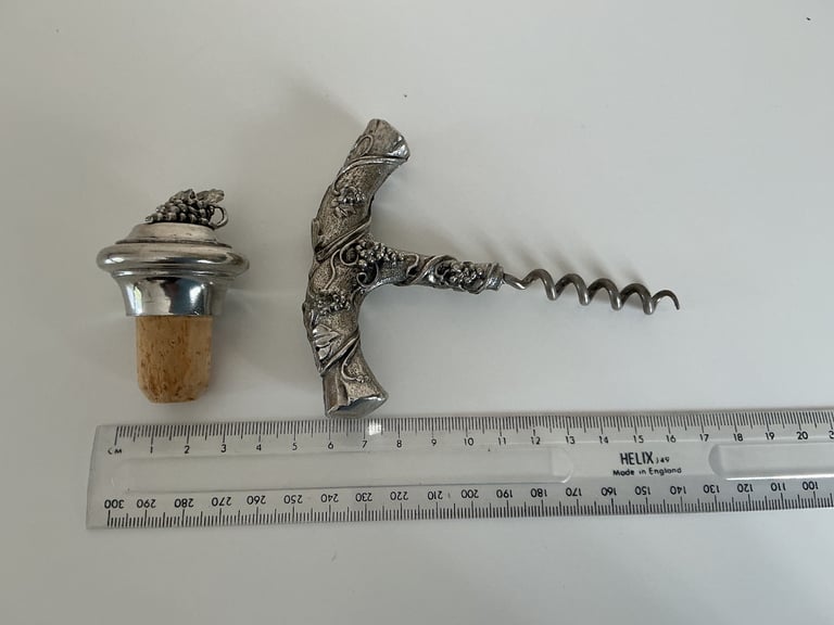 WINE CORKSCREW AND STOPPER. METAL VINTAGE 