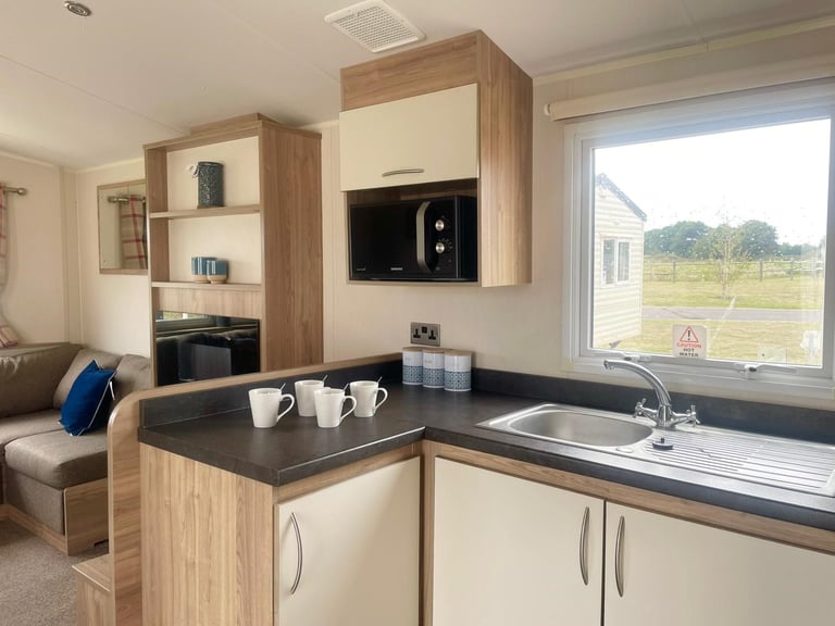 CHEAP STATIC CARAVAN FOR SALE AT BROADLAND SANDS HOLIDAY PARK - 11.5 MONTH OWNER SEASON