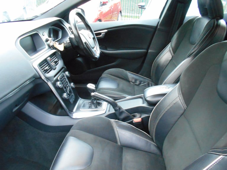 2017 Volvo V40 D2 [120] R DESIGN Nav Plus 5dr HATCHBACK Diesel Manual