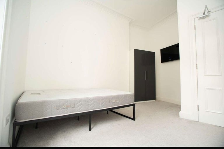 DOUBLE BEDROOM for flat share in very spacious, 3 bed HMO flat in Bruntsfield – available NOW