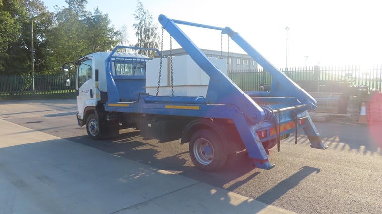 2011 Isuzu Trucks forward  f110.210 skip loader 
