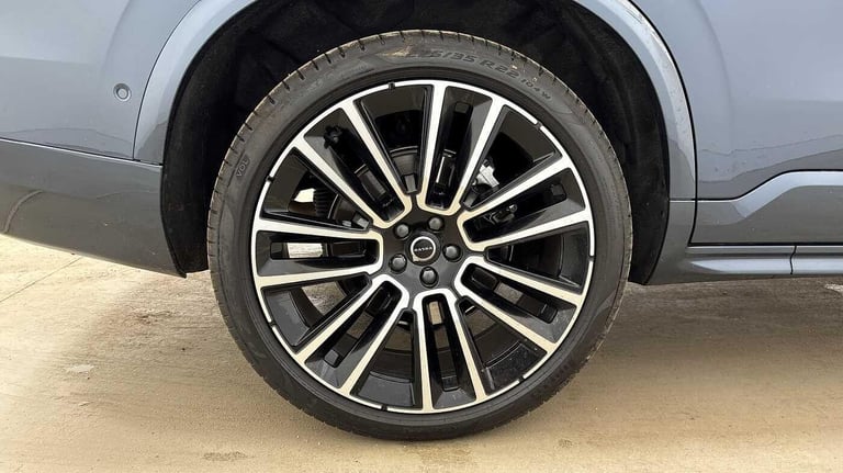 2025 Volvo XC90 Ultra, T8 AWD Plug-in hybrid, Electric/Petrol, Dark, 7 Seats ESTATE Petrol/Electr...