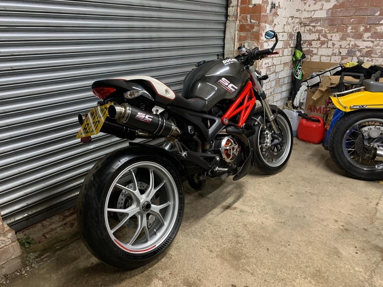 2010 Ducati M1100 MONSTER STREETFIGHTER STYLE CLASSIC MOTORCYCLE (LOW MILES)