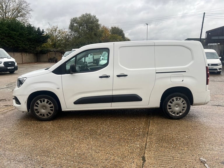 2020 Vauxhall Combo 1.5 Turbo D 2300 Sportive Panel Van 4dr Diesel Manual L2 H1 Euro 6 (s/s) (1 P...