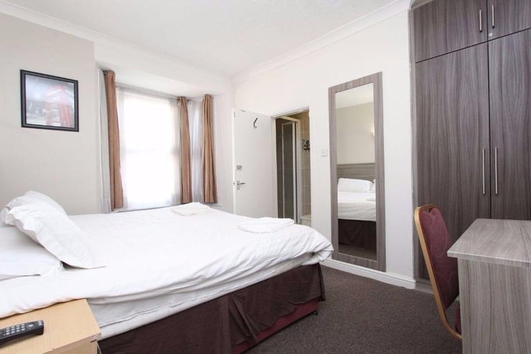 Double room available now Shepperd's Bush