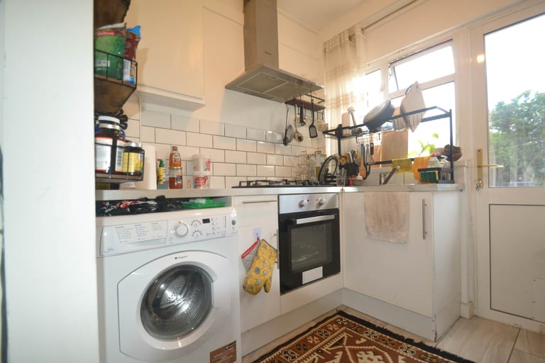 3 bedroom house in Allendale Avenue, Southall