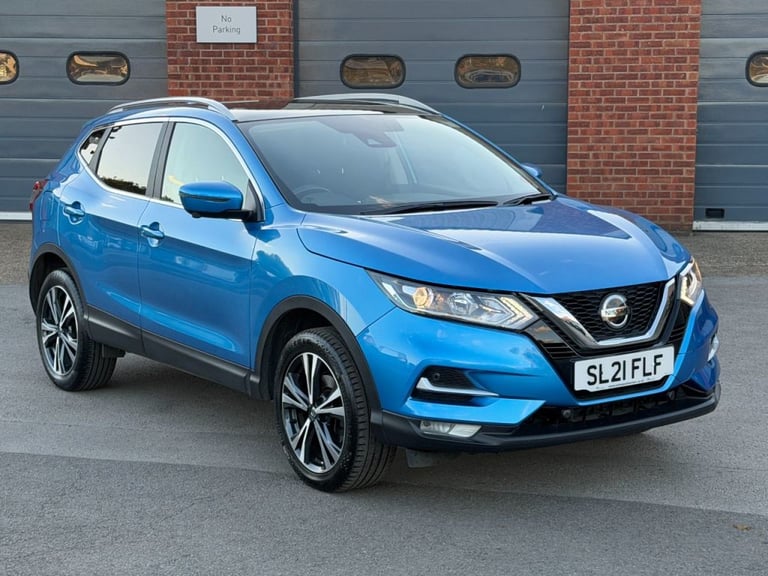 image for  Nissan Qashqai 1.3 DiG-T N-Connecta 5dr [Glass Roof Pack] Petrol
