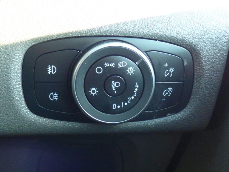 FORD TOURNEO CUSTOM 2.0 Tourneo Custom Titanium Bus M1 320 L2 2.0L EcoBlue