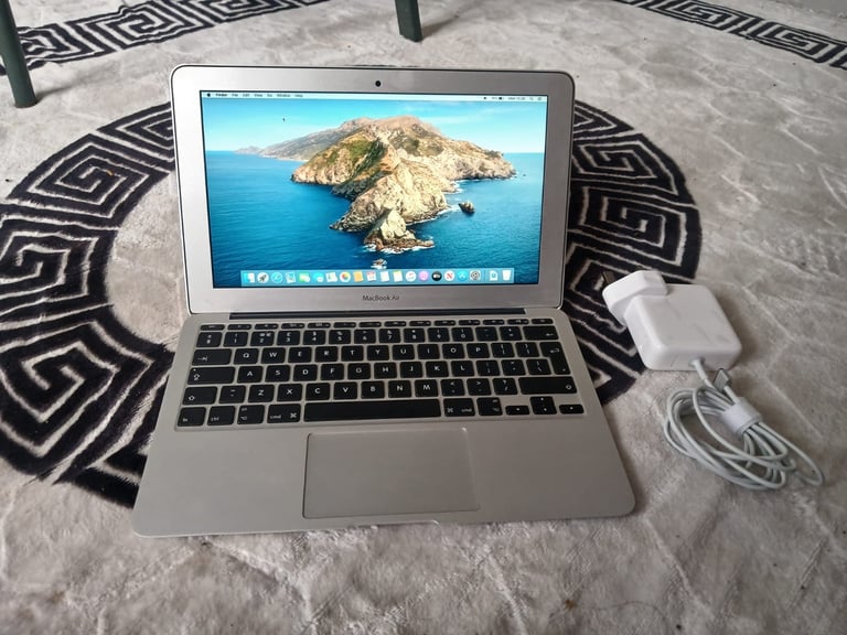 Mac book air 2012 free delivery 