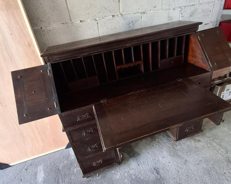 Arts and Craft The Britisher Desk