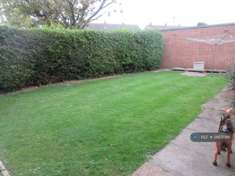 1 bedroom flat in Thaynesfield, Potters Bar, EN6 (1 bed) (#2663086)