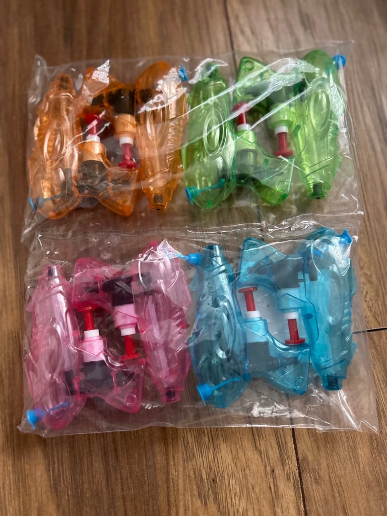 Brand new 96 pcs water pistols for kids 
