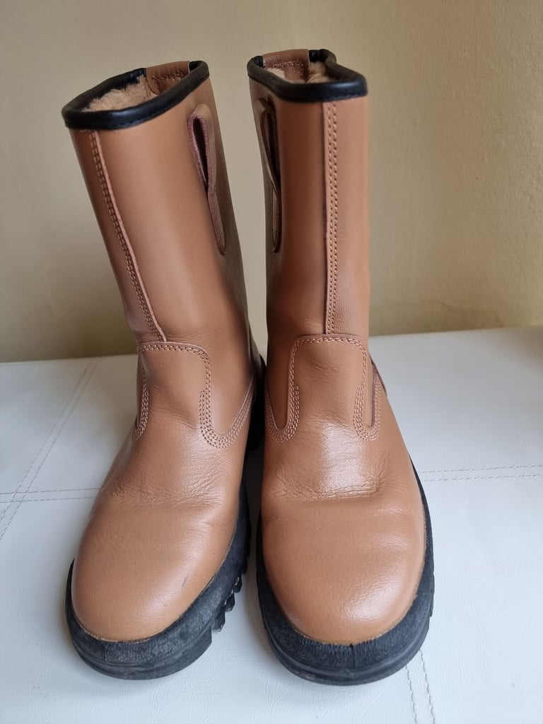 Ladies Arco work boots size 4/37