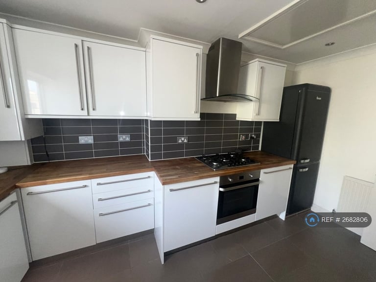 3 bedroom flat in Brunswick Terrace, Hove, BN3 (3 bed) (#2682806)