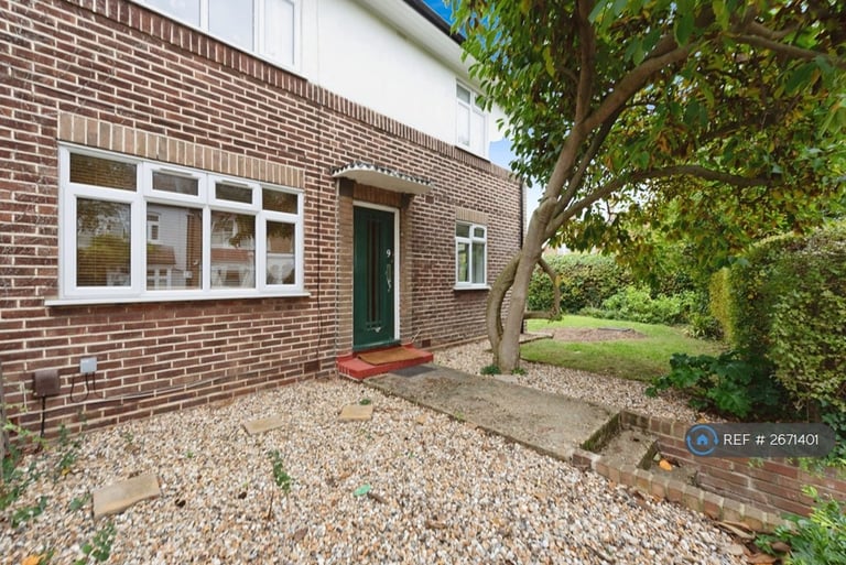 2 bedroom flat in Amyand Park Road, Twickenham, TW1 (2 bed) (#2671401)