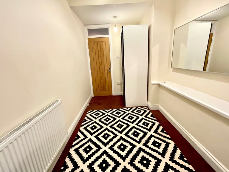 Large 2 bedrooms flat ( CF116AH ) 