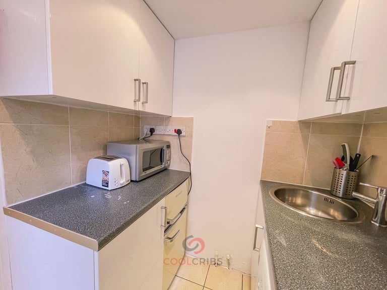  Newly refurbished studio flat on a quiet street, Westbourne Grove Terrace, Bayswater,W2.-Ref: 370