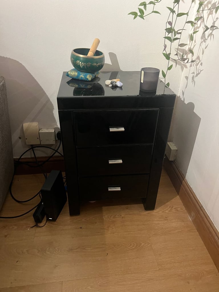 image for Small Sleek Chest of Drawers 