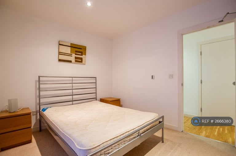 2 bedroom flat in Rice Street, Manchester, M3 (2 bed) (#2666380)