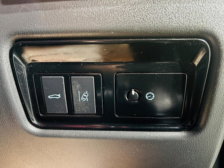 2018 Jaguar XF 2.0d Portfolio Auto AWD Euro 6 (s/s) 4dr SALOON Diesel Automatic