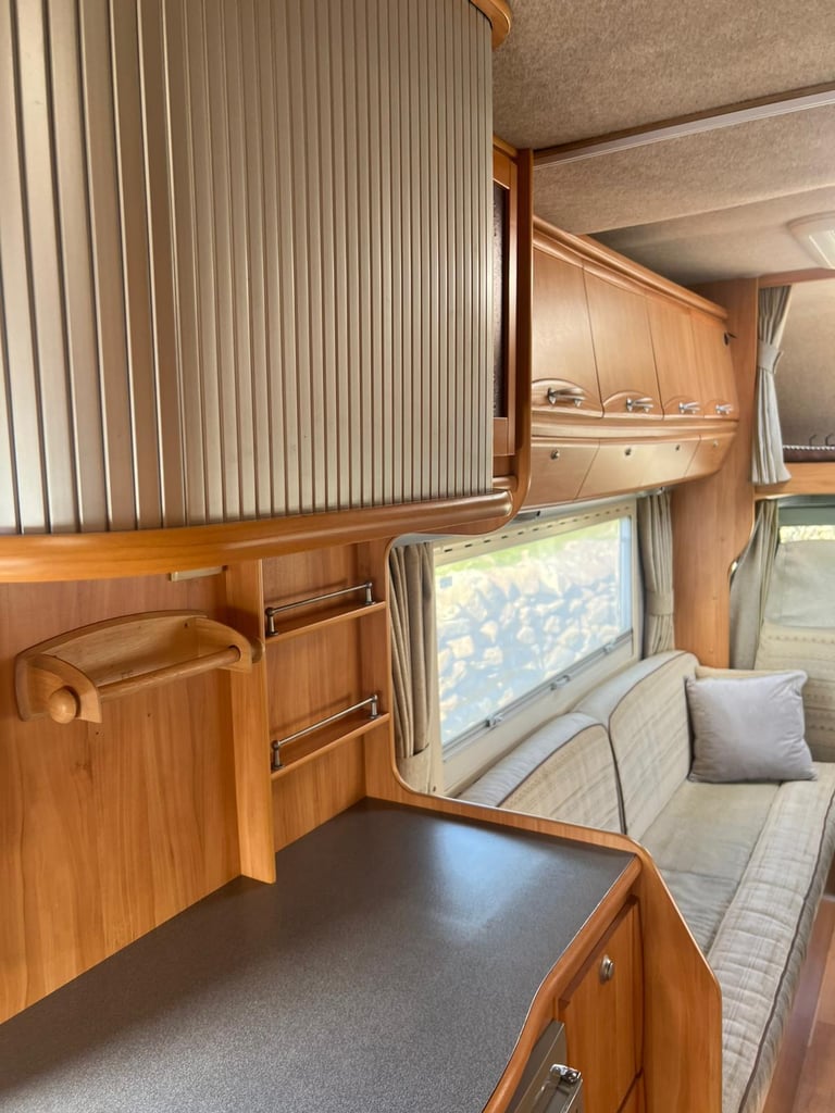 2005 - Adria Coral 630 DH - 2.8ltr - 40,000 miles - 5 berth / 6 belts 