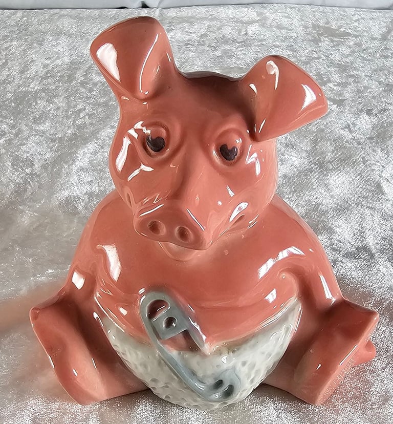 Complete set of original 5 Natwest Pigs