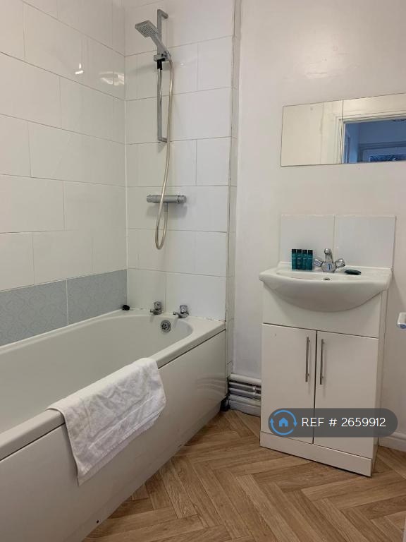 2 bedroom flat in Drummond Street, London, NW1 (2 bed) (#2659912)