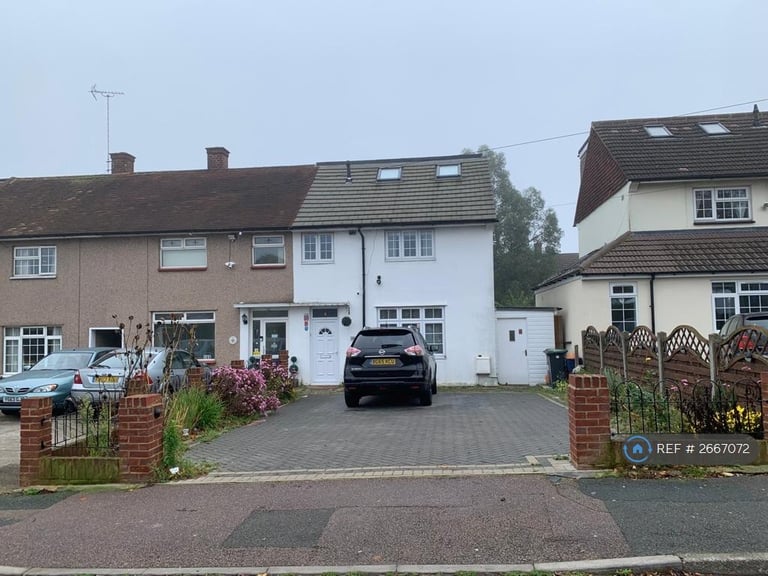 3 bedroom house in The Broadway, Loughton, IG10 (3 bed) (#2667072)