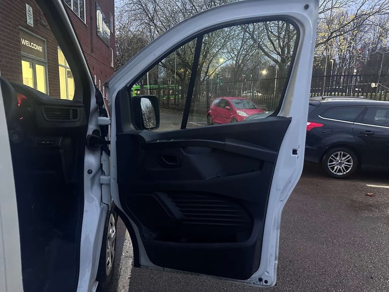 2022 Renault Trafic 2.0 Trafic LL30 Business Blue dCi Panel Van Diesel Manual