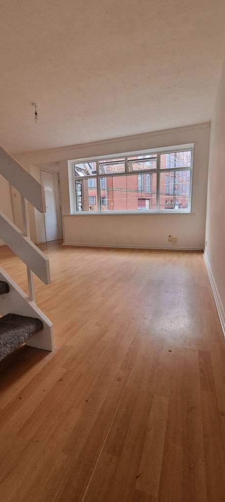 Fully Renovated 3-Bedroom Semi in Chadderton – Available Immediately