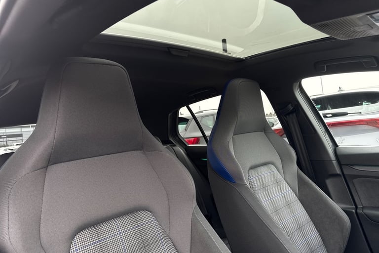 2025 Volkswagen Golf 1.5 TSI 272 GTE eHybrid 5dr DSG **PAN ROOF, HEADS UP** Hatchback PETROL/ELEC...