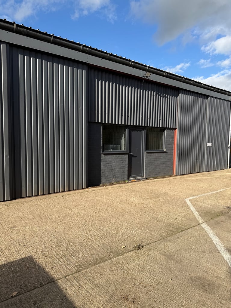 Workshop / garage for rent in Newmarket 