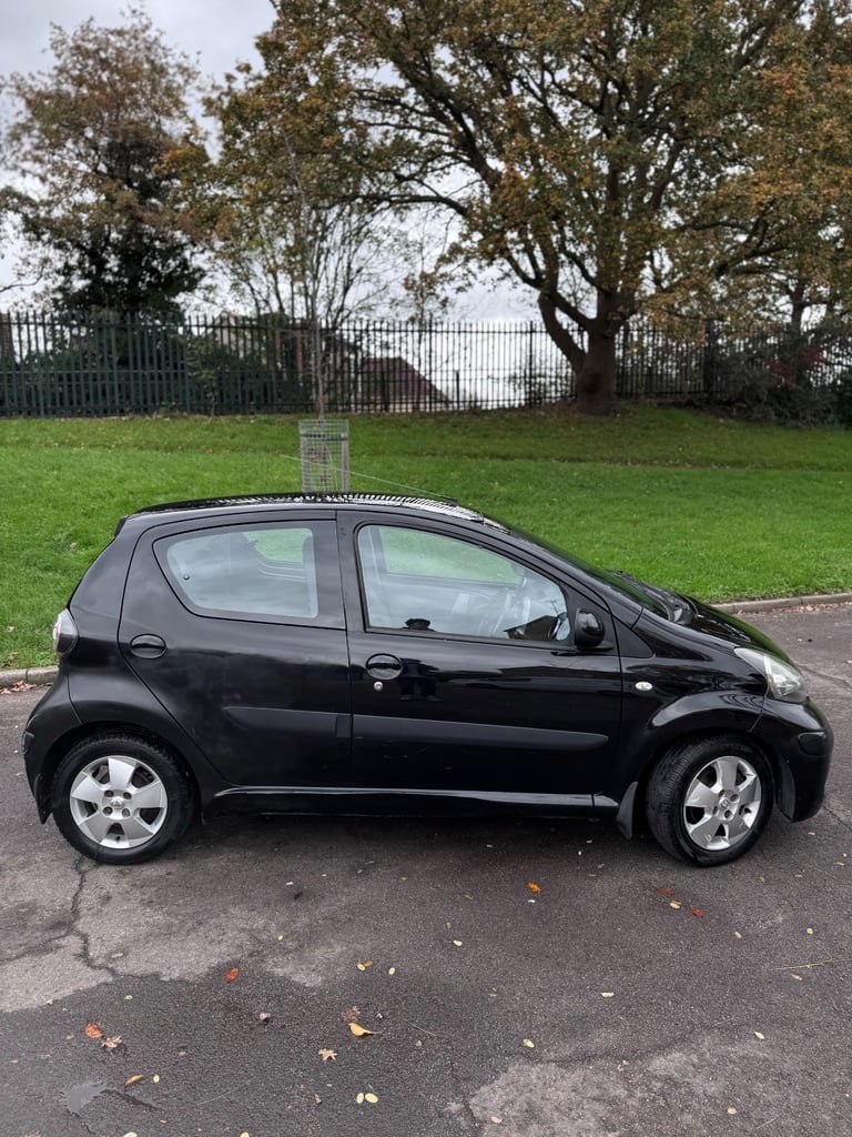 Toyota, AYGO, Hatchback, 2009, Manual, 998 (cc), 5 doors
